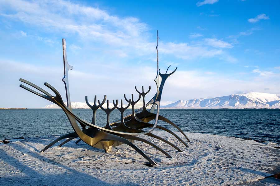 Sculpture d'un drakkar à Reykjavik, un symbole pourl'association drakkar de Vendée